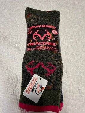 Realtree Women's Olive Green and Pink Accent Casual Socks